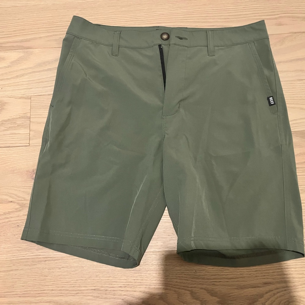 REEF Men’s Performance Shorts – Size 30 – Olive Green